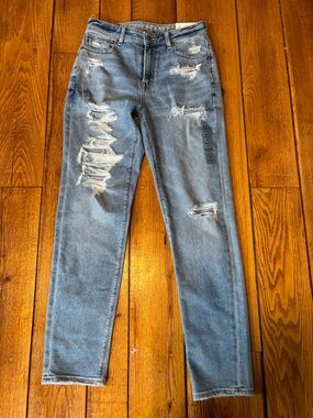 American Eagle Mom Jeans Distressed High Rise Light Wash Denim NWT Size 0 25